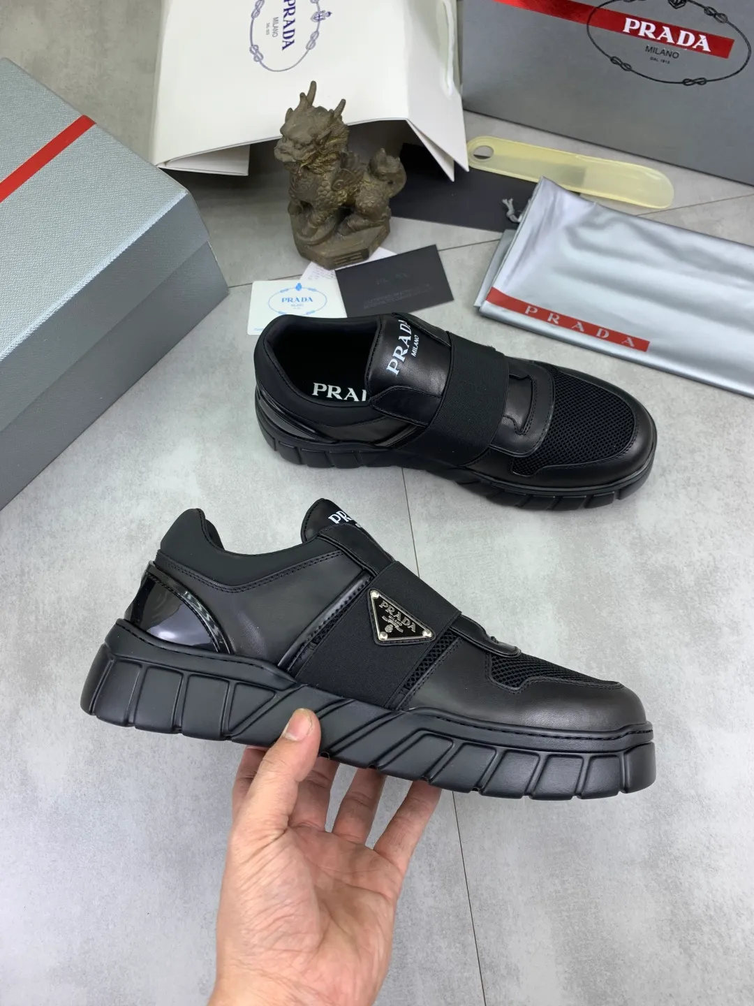 Men's men's shoes P560💰 [Real Price] Popular models are on the official website, 🆘 Trendy brand (Prada) mainly promotes popular models, avant-garde and versatile fashionable men's shoes private version mold opening, cowhide surface splicing 1:1.. Stylish and simple, original imported cowhide lining cowhide feet; the atmosphere and personality are more fashionable, eye-catching and pursuing class. It will subvert the old ideas and be a must-have for fashionistas who want to spend time with you! Must keep it! Tall and comfortable, large and low, high-end quality workmanship. Code number: 38-45 2️⃣optional.
